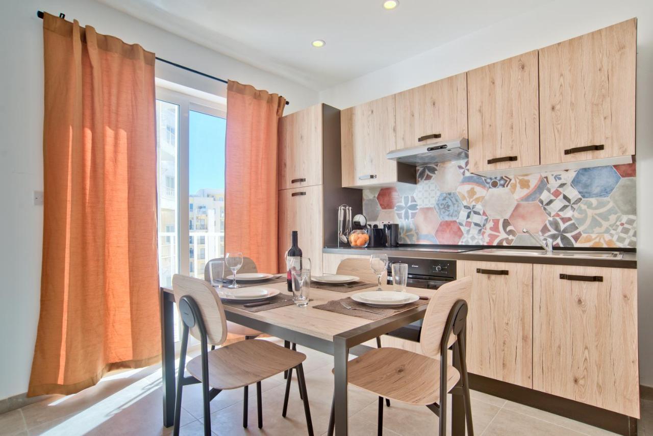 Sliema 2-Bedroom Central Apartments And Penthouse With Jacuzzi Esterno foto