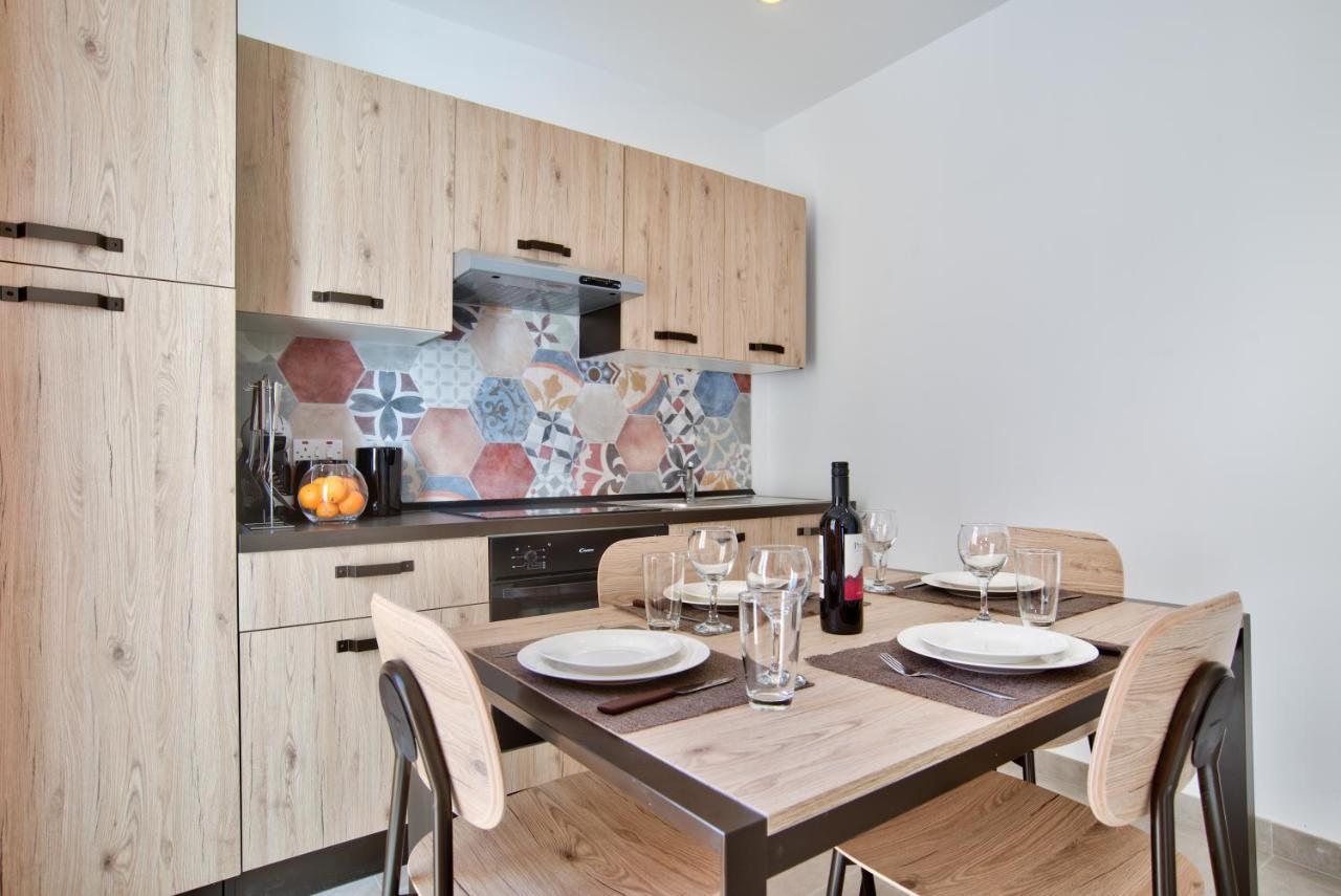 Sliema 2-Bedroom Central Apartments And Penthouse With Jacuzzi Esterno foto